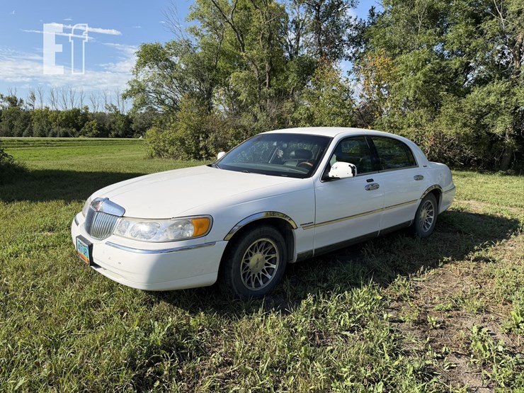 2001-lincoln-image-1