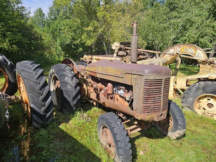 #2521-•-mccormick-w9-tractor-image-7