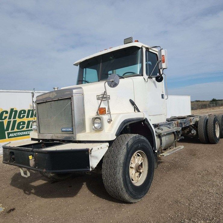 1990 Volvo ACM T/A Cab & Chassis
