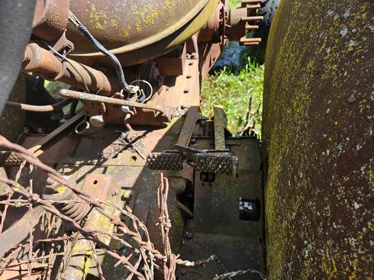 #2521-•-mccormick-w9-tractor-image-19