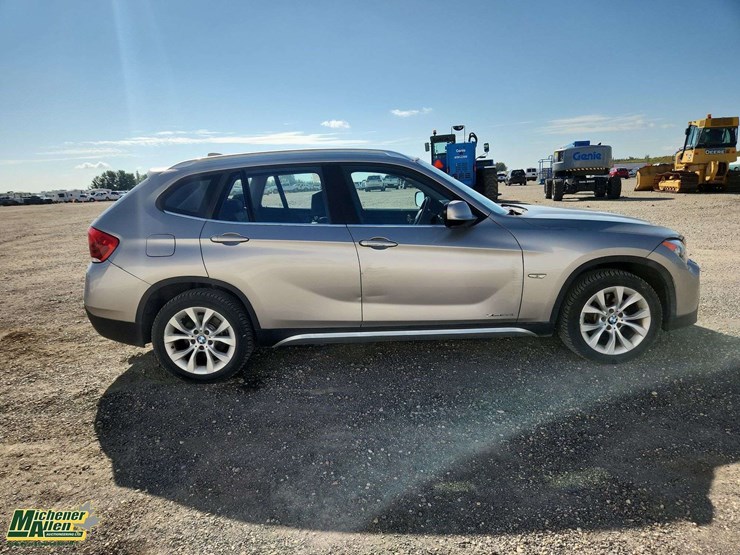 2012-bmw-x1-image-8