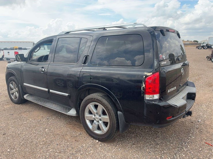 2011-nissan-armada-image-4