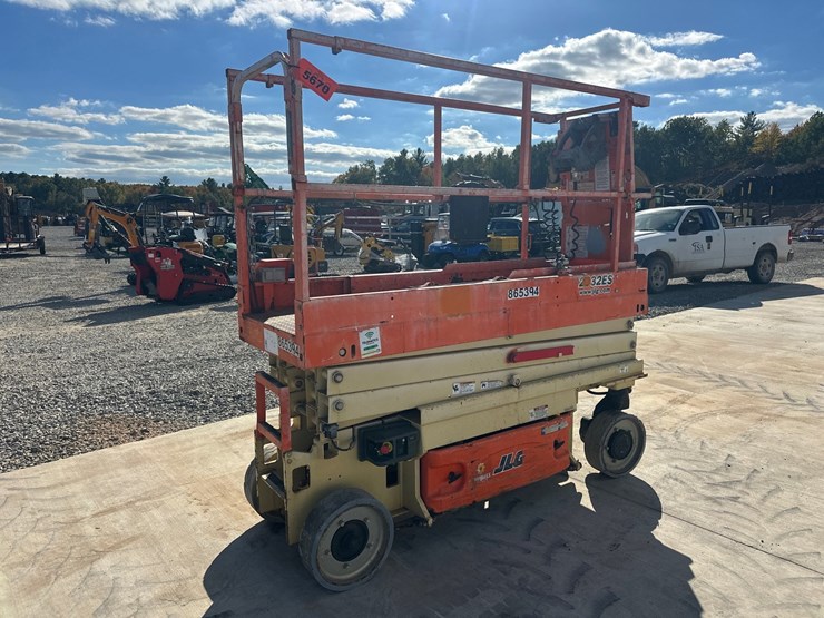 2016-jlg-2032es-image-5