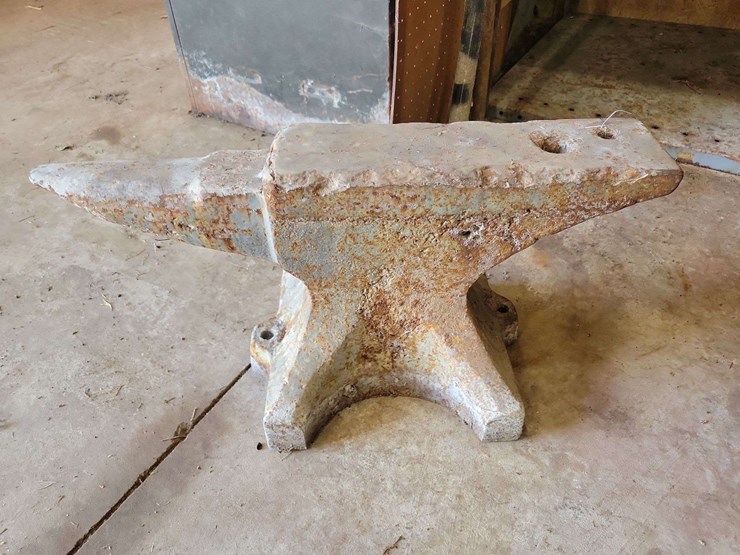 heavy-metal-blacksmith-anvil-with-integrated-stand-base-image-4