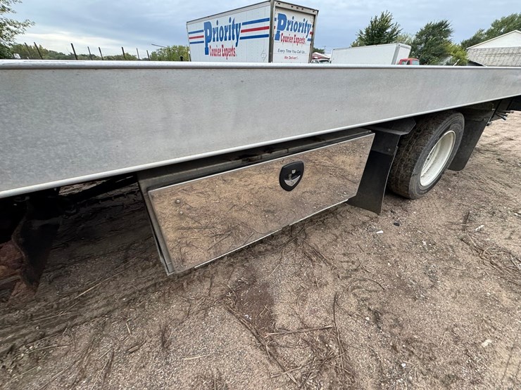 2015-ford-f650-image-18