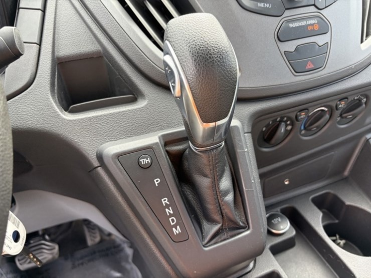 2019-ford-transit-image-26