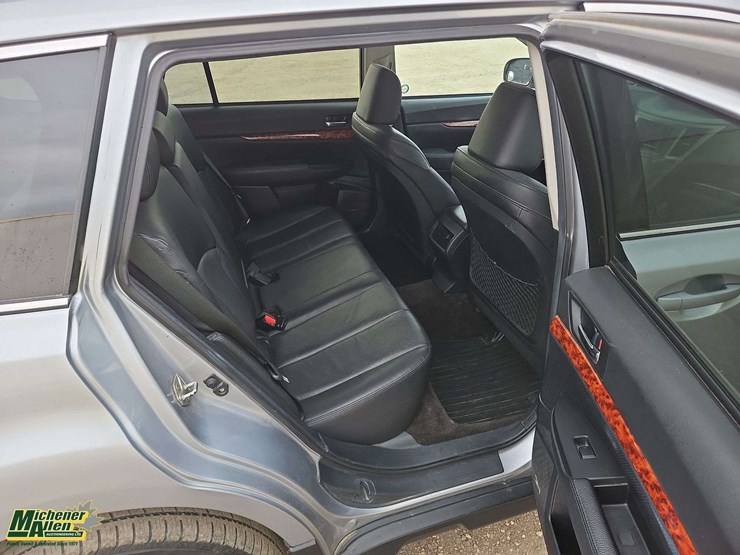 2012-subaru-outback-image-18
