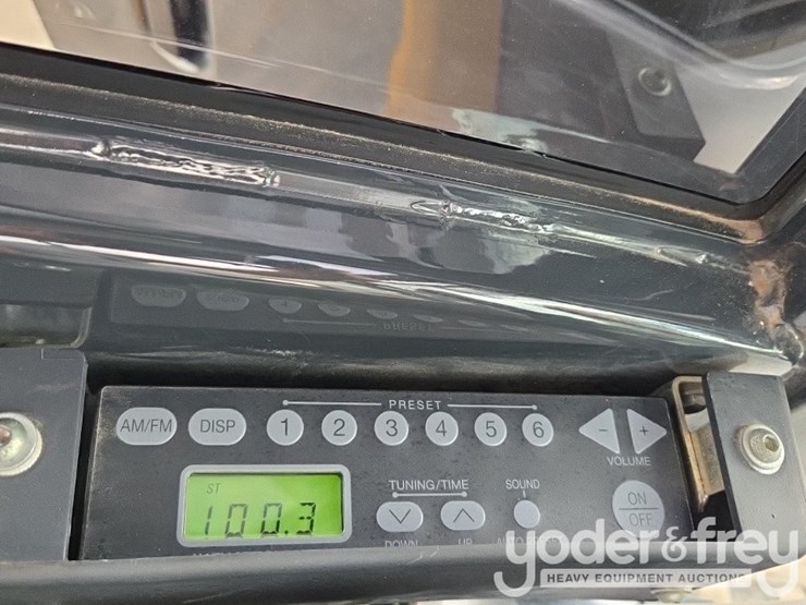2020-deere-60g-image-52