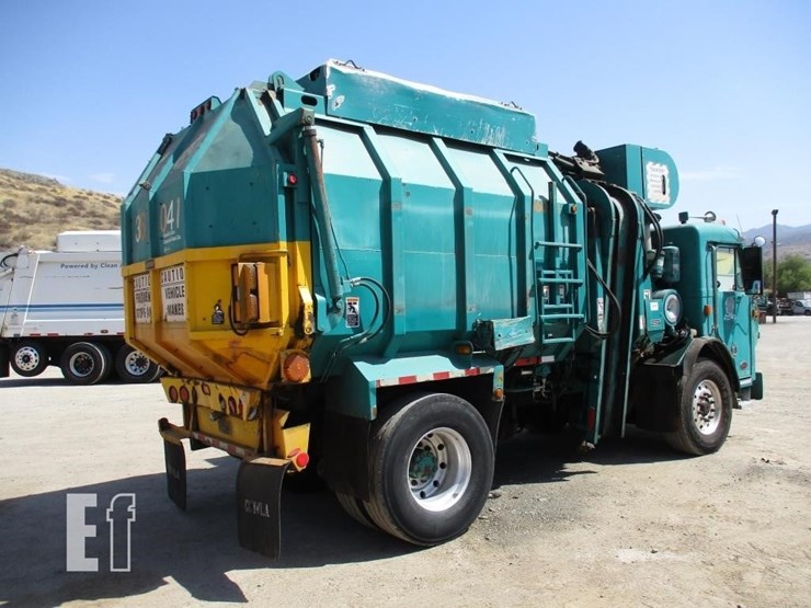 2009-peterbilt-320-image-4