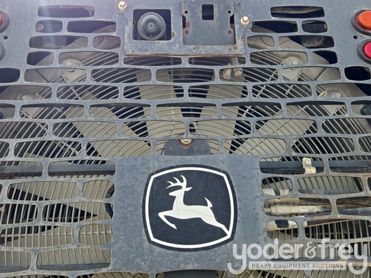 2019-deere-744k-image-55