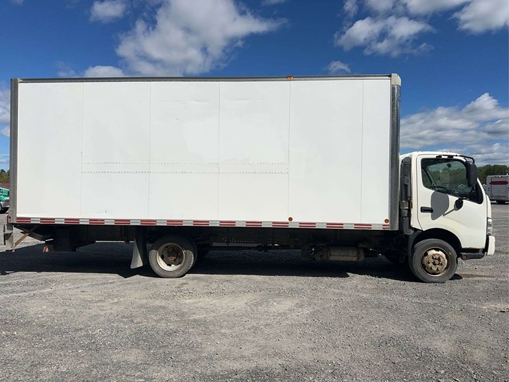 2015-hino-195-image-4