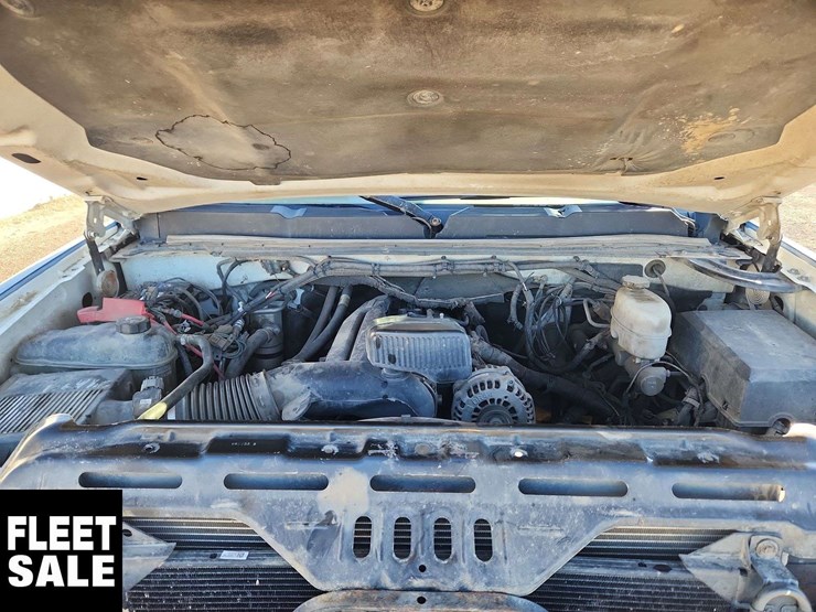 2011-chevrolet-silverado-3500hd-image-26