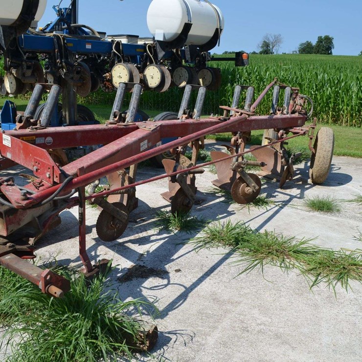 Case 720 5 Bottom Plow