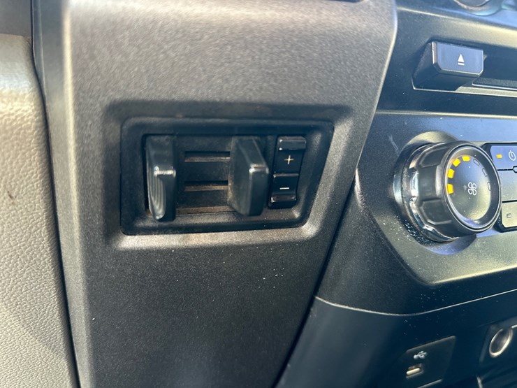 2017-ford-f350-xl-image-43