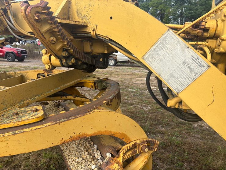 caterpillar-12-image-12