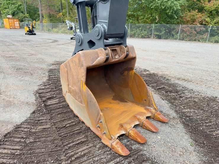 2016-deere-300g-lc-image-12
