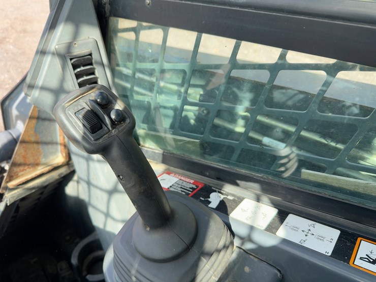 2013-deere-323d-image-20