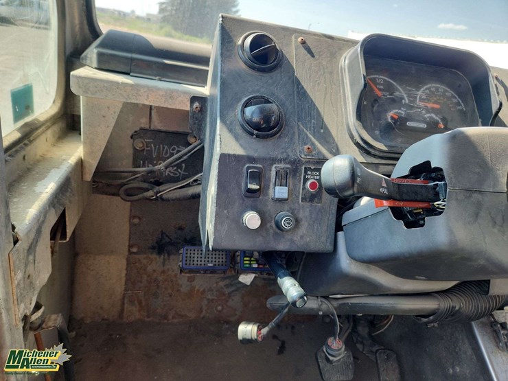 2014-freightliner-mt45-image-19