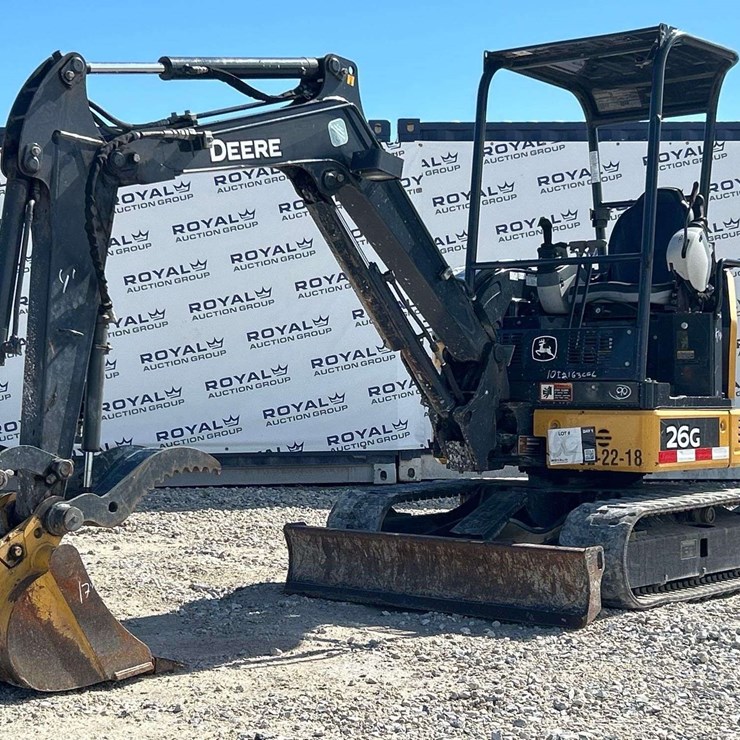 2017 DEERE 26G