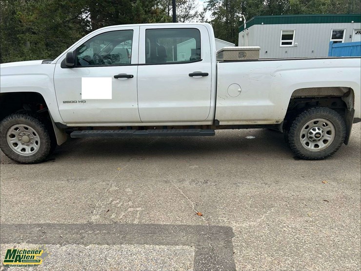2018-chevrolet-silverado-2500hd-image-8