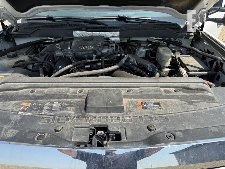 2015-chevrolet-3500hd-image-28