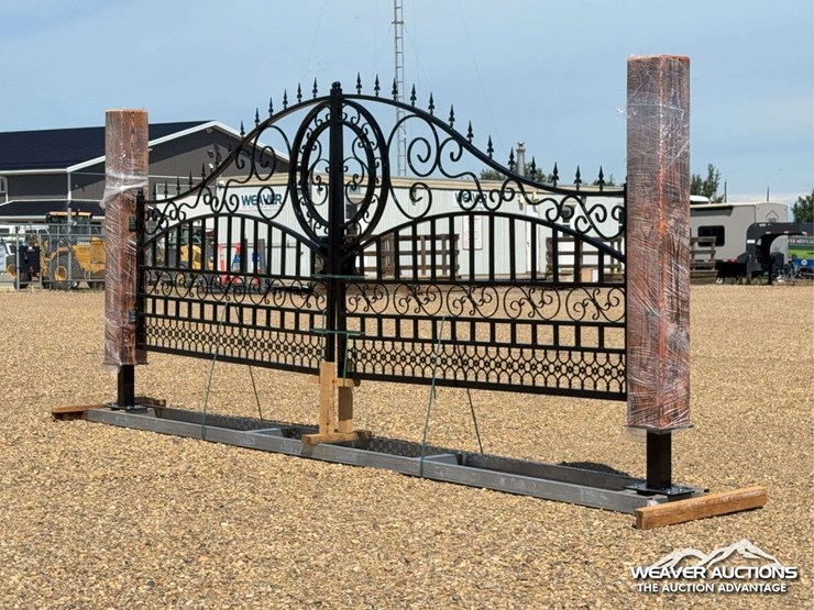 2026-8-ft.-x-20-ft.-(incl-posts)-timber-&-steel-decorative-entry-gate-unused-image-4