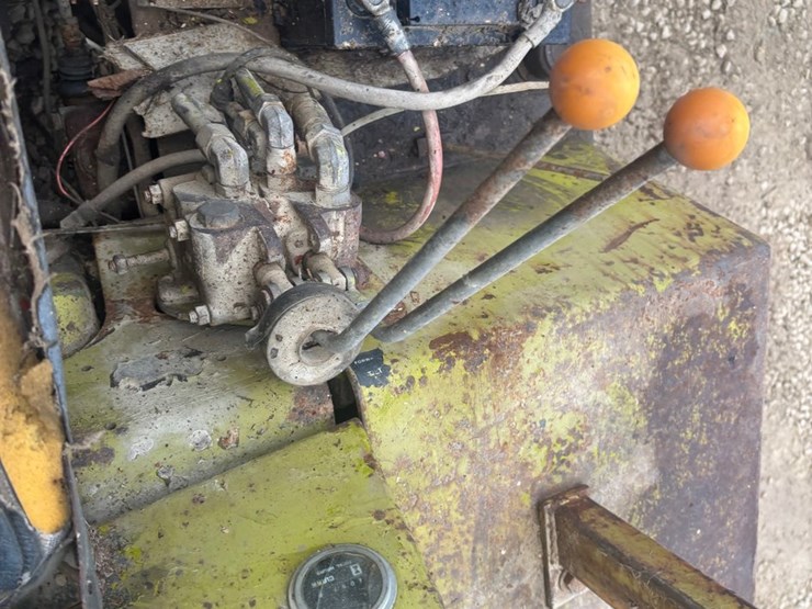 #3332-•-clark-it40b-forklift-image-36