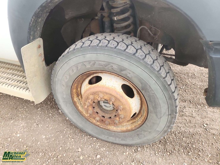 2013-ford-f550-image-12