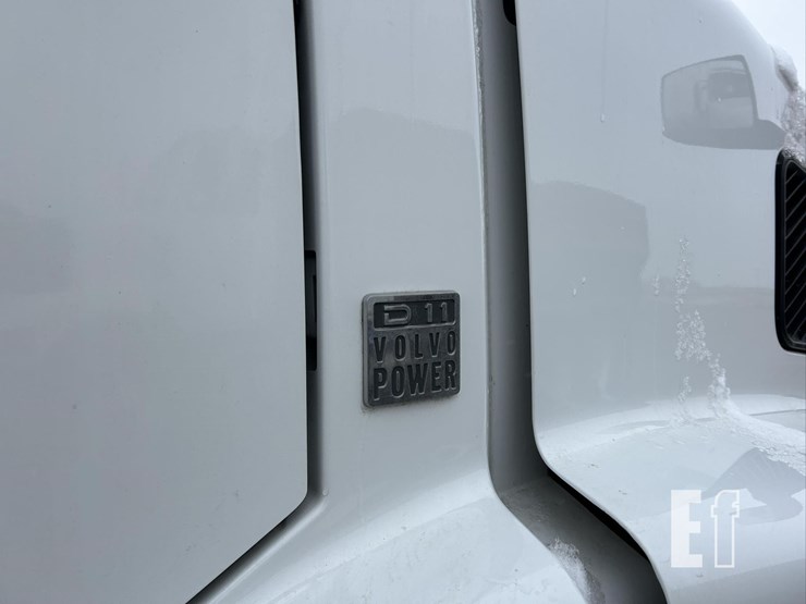 2015-volvo-vnm62t630-image-22