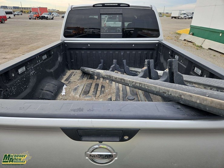 2016-nissan-titan-image-15