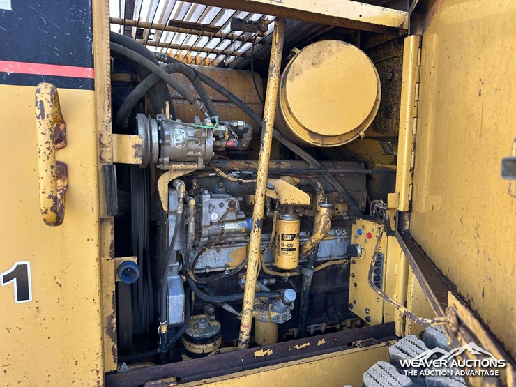 caterpillar-938f-image-60