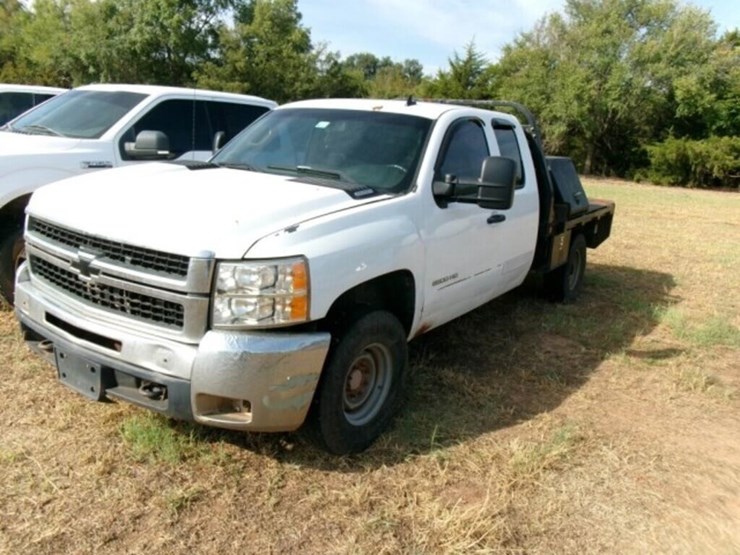 2010-chevrolet-2500-image-2