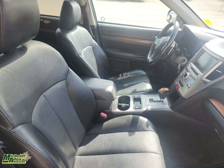 2014-subaru-outback-image-17