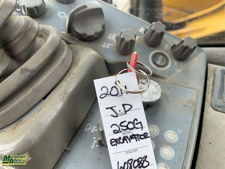 2011-deere-250g-lc-image-20