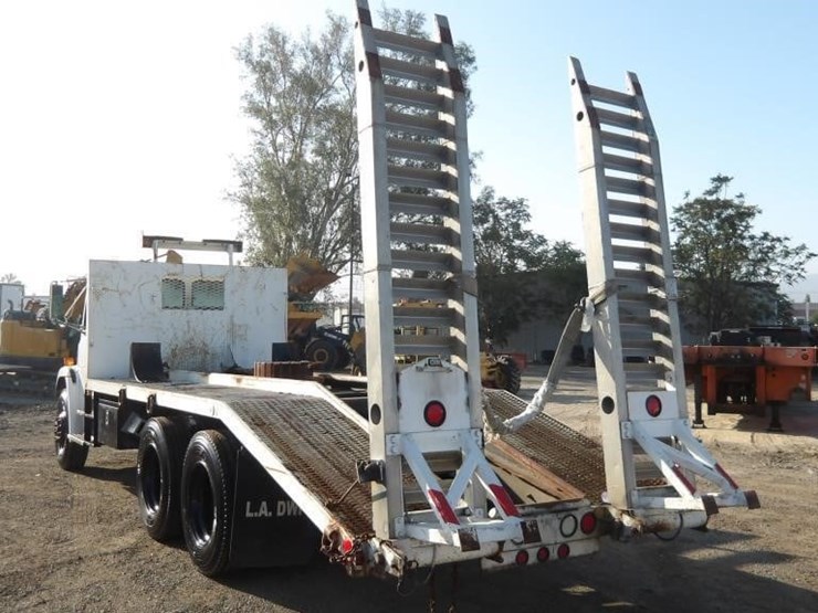 2002-freightliner-fl80-image-4
