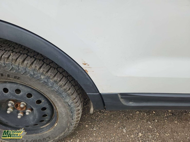 2013-ford-explorer-image-35