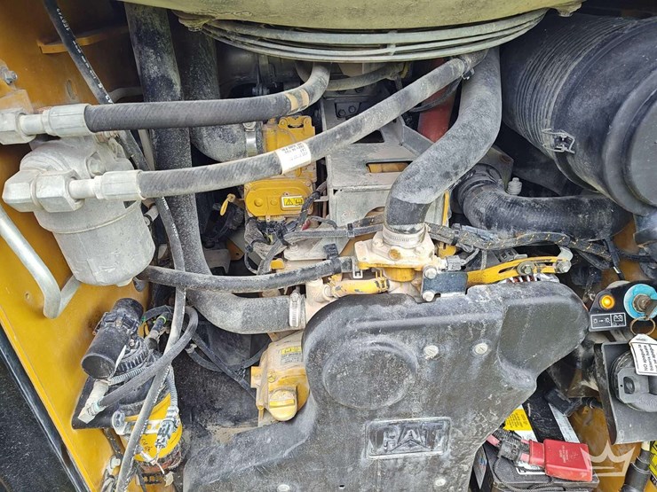 2021-caterpillar-299d3-image-29