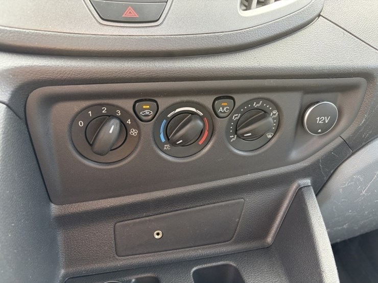2019-ford-transit-image-27
