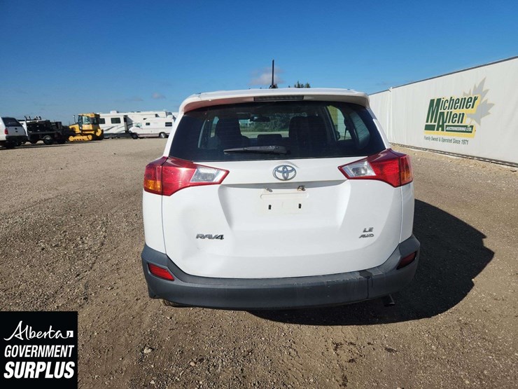 2015-toyota-rav4-le-image-6