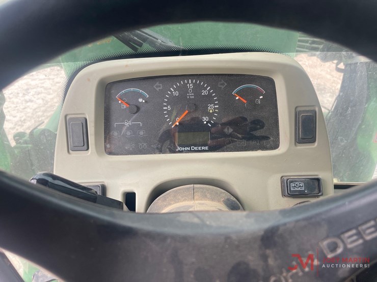 john-deere-3320-image-22