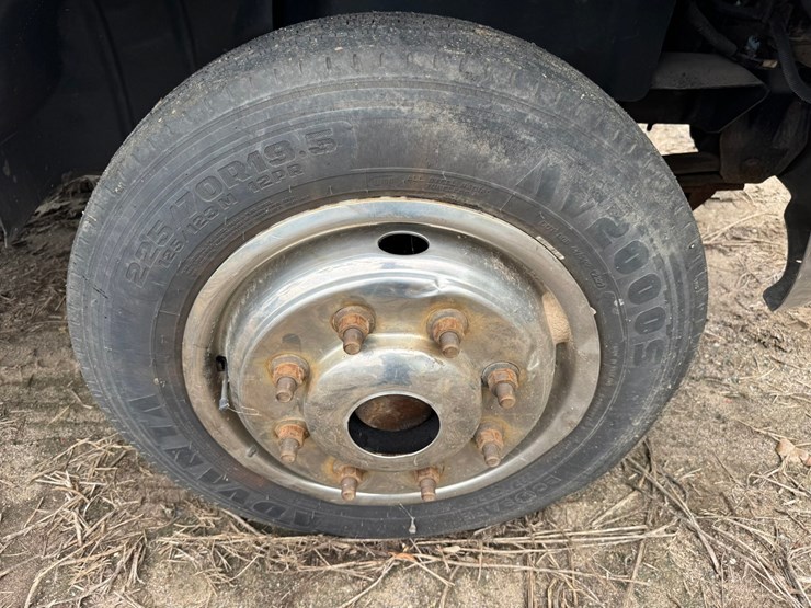 #1935-•-2004-chevrolet-5500-roll-back-truck-image-65