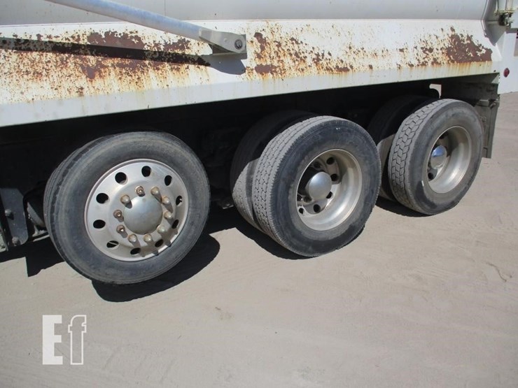 2016-peterbilt-579-image-27