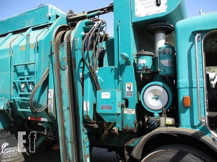 2009-peterbilt-320-image-20
