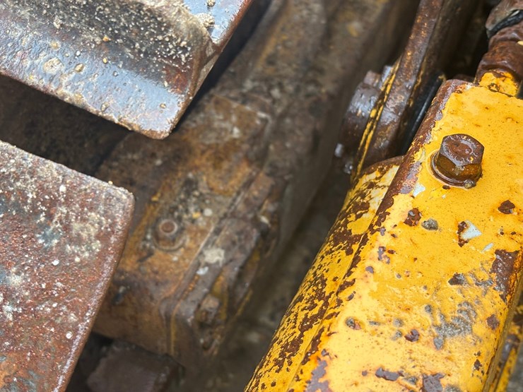 komatsu-d37e-2-image-17