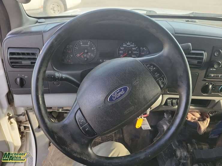2005-ford-f550-image-15