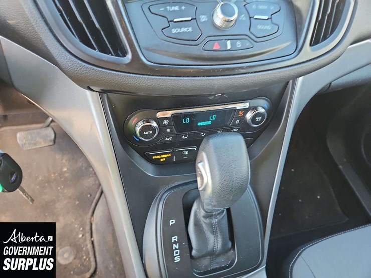 2016-ford-escape-se-image-21