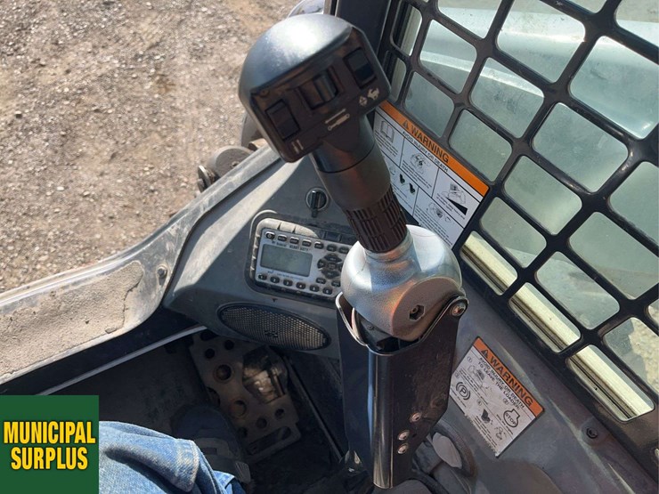 2014-bobcat-s650-image-18