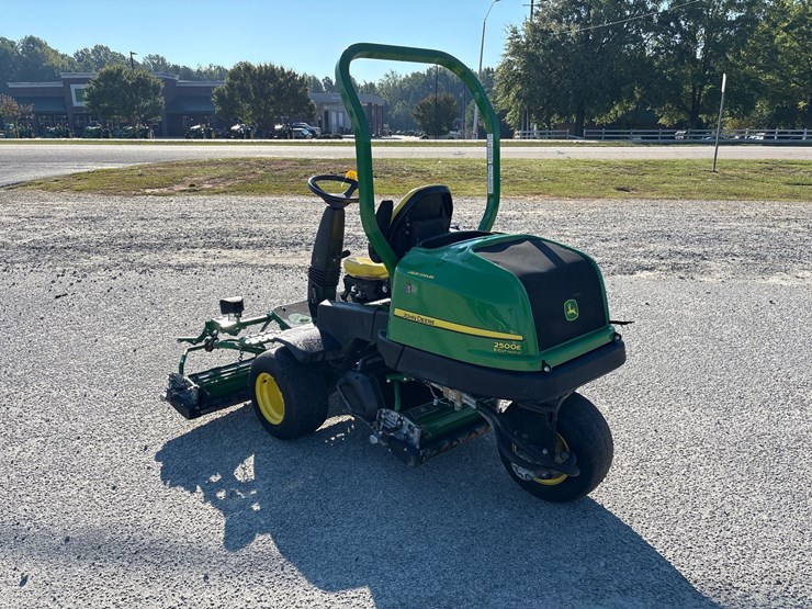 john-deere-2500e-image-3