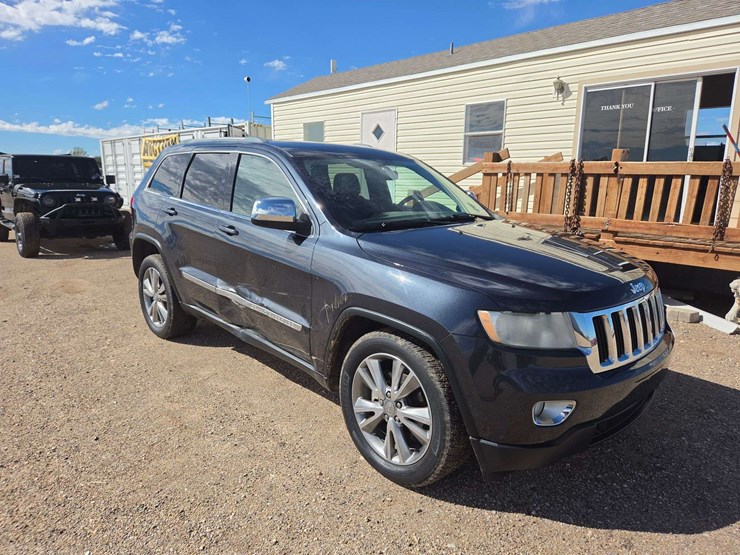 2013-jeep-grand-cherokee-laredo-image-2