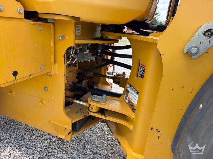 2022-john-deere-524-image-22